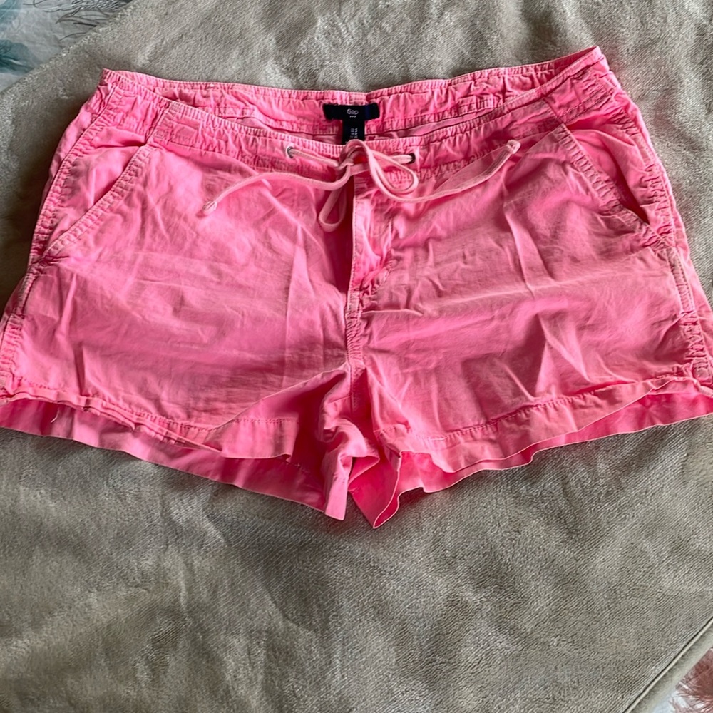 Gap lightweight easy short size 4